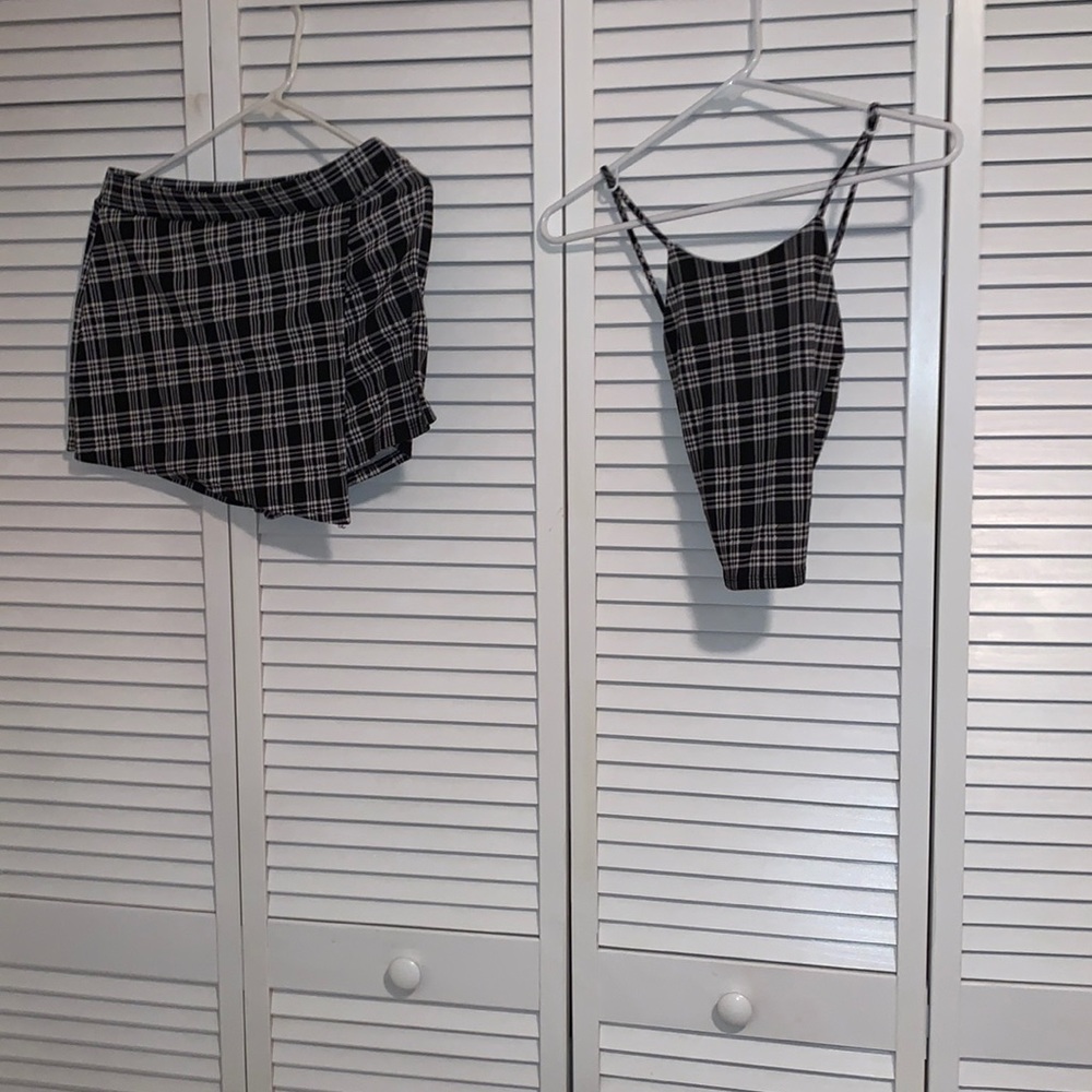 Two piece crop top and squirt set